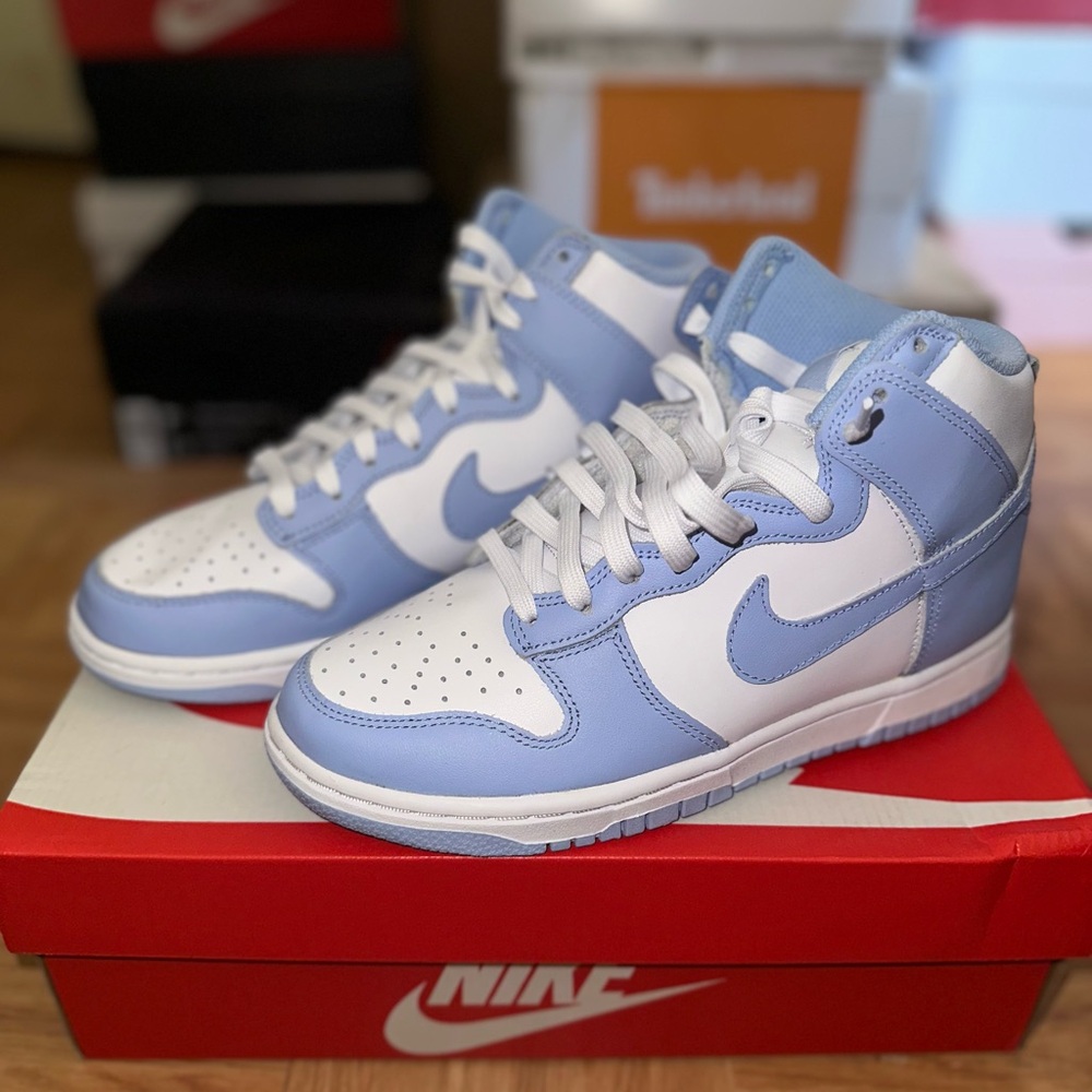 WMNS NIKE DUKE HIGH
WHITE/ALUMINUM￼